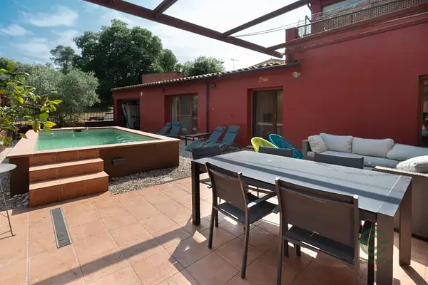 Casa de Pueblo Reformada en Fonteta Baix Emporda 7 habitaciones