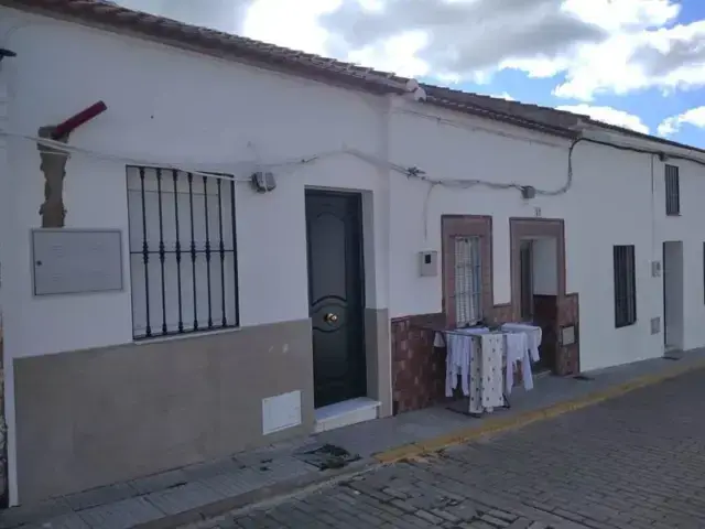 Piso en venta en Calañas, Huelva: Ideal para familias