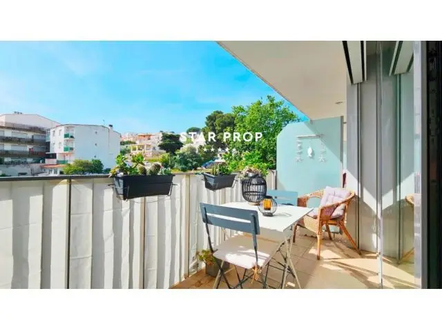 Ático en Llançà con Terraza, Parking y Trastero - Cerca de la Playa