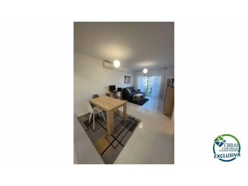 Apartamento en Empuriabrava con Terraza y Piscina