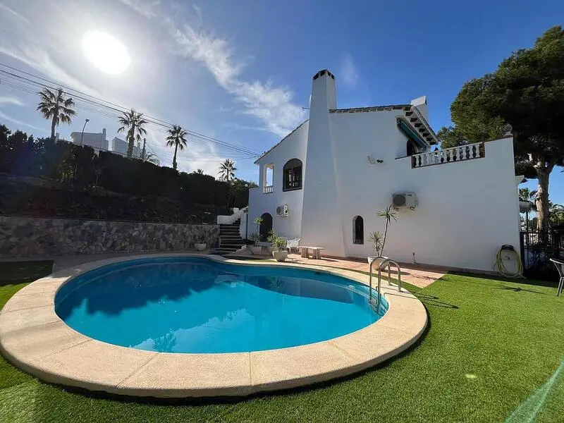 Villa en Villamartin 4 dormitorios piscina jacuzzi