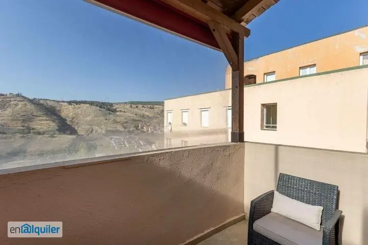 Alquiler piso El Serrallo: Estudio moderno con terraza y piscina