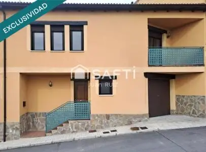 Chalet Adosado en Carbonero de Ahusin cerca de Segovia