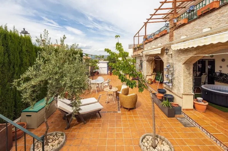 Chalet en Monachil con 3 plantas Garaje Terrazas Ideal Familias