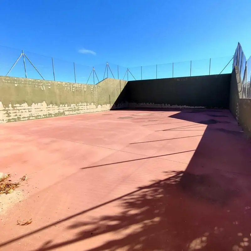 Villa en Sax con Piscina y Cancha Deportiva