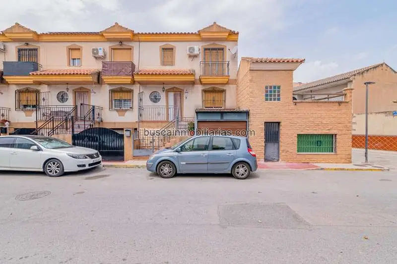 Casa con Local Comercial en Cijuela