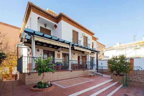 Casa en Alminares Granada 310m2 6 dormitorios piscina