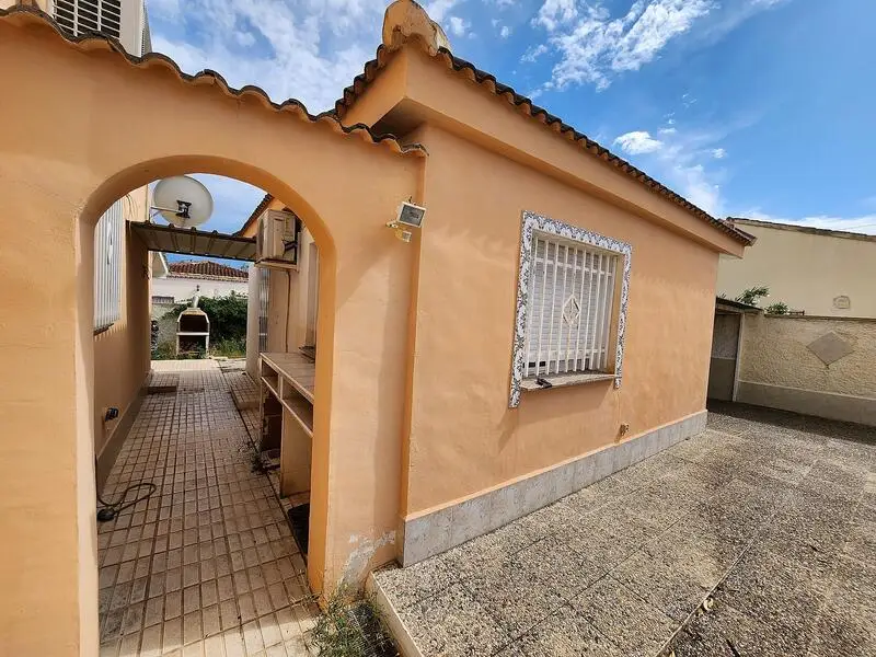 Villa de 2 Dormitorios con Casa de Invitados en Fortuna