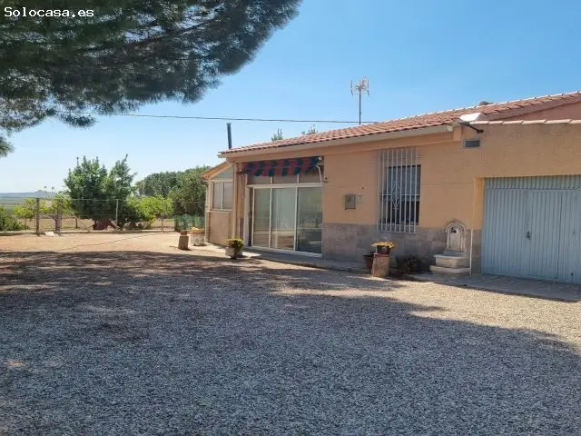Casa de Campo en Monovar con Huerto Solar y Finca de Olivos
