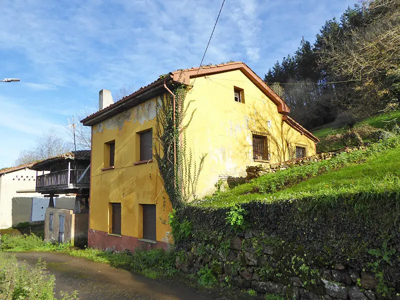 Casa de Campo con 4 Dormitorios en Venta en Asturias