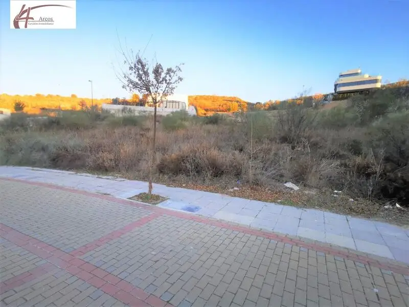 Parcela en Venta La Zubia: Vistas Impresionantes 783m²