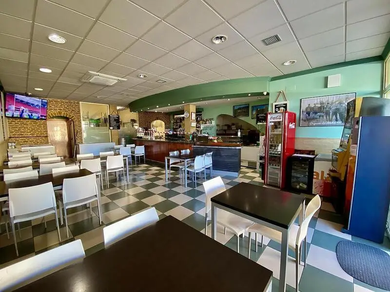 Edificio Comercial con Apartamento en Pego Ideal Inversores