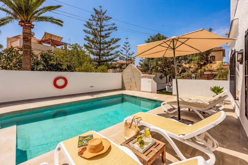 Casa Vacacional Nerja 5 Dormitorios Piscina y Terraza