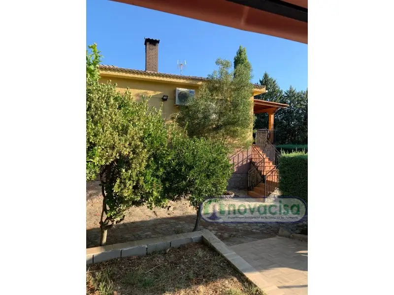 Venta Chalet con chimenea en El Tiemblo - Ref: 0225