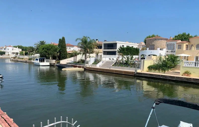 Casa en Empuriabrava con amarre para amantes del mar