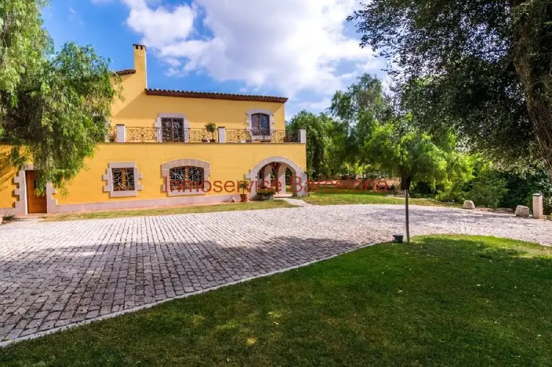 Venta Casa Rural en Cabrera de Mar 3 Viviendas 1 Hectarea