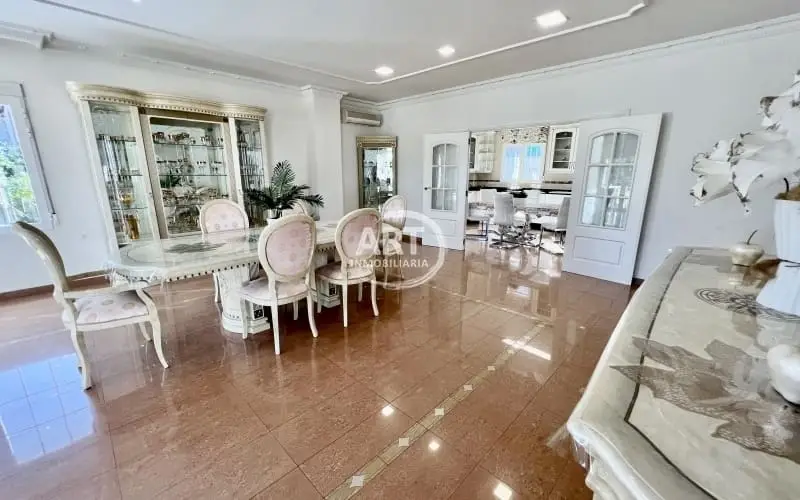 Chalet en Venta en La Pobla de Vallbona 175m2