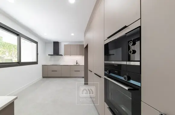 Chalet Adosado A Estrenar en Aravaca con Jardin y Piscina Privada