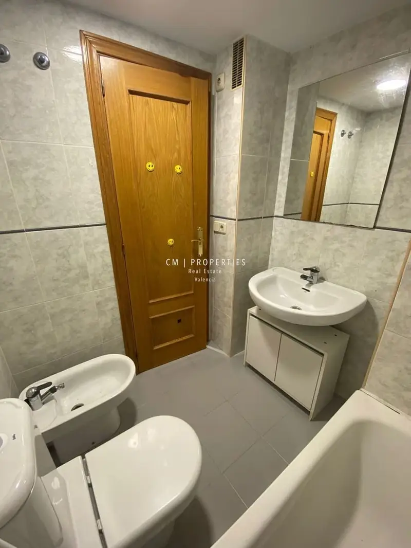 Piso en alquiler en Valencia ciudad  3 dormitorios 2 ba		nos terraza y garaje