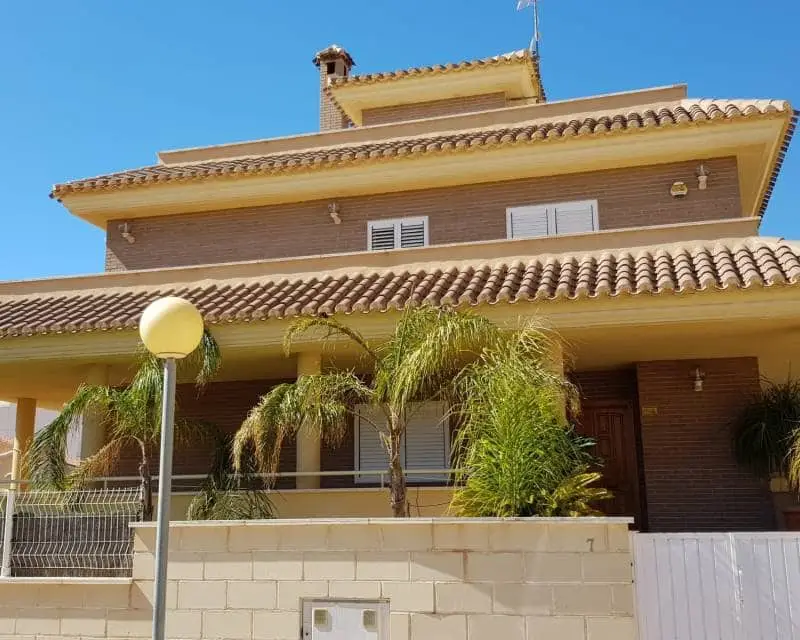 Villa en Bolnuevo con Chimenea, Bar y Vistas Impresionantes
