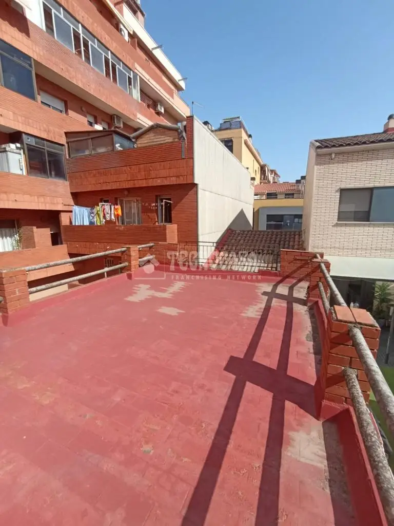 Casa en Sant Oleguer con 7 habitaciones y gran potencial de reforma
