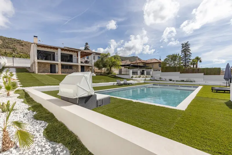 Casa en Venta en El Puntal Padul con Calefacci	ón Piscina y 4 Dormitorios