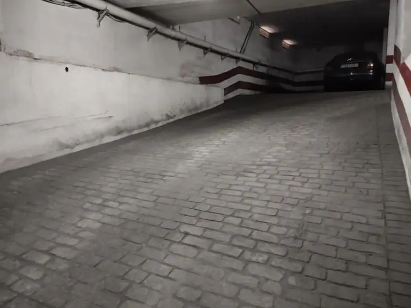 Venta Garaje Córdoba Centro - Espacioso y Seguro