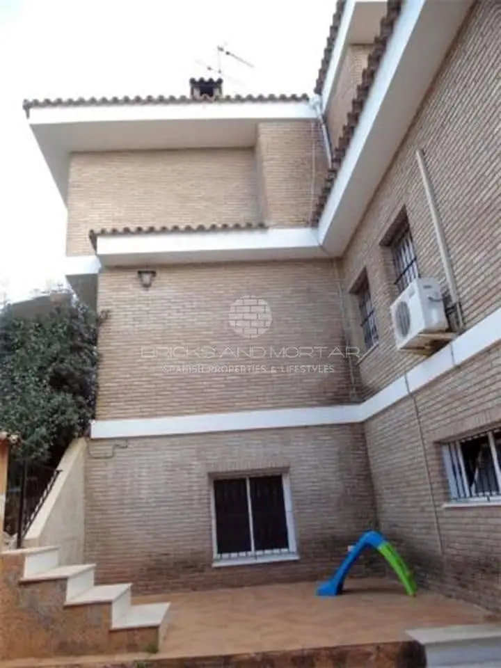 Chalet en Venta en Urbanizacion Entrepinos Valencia