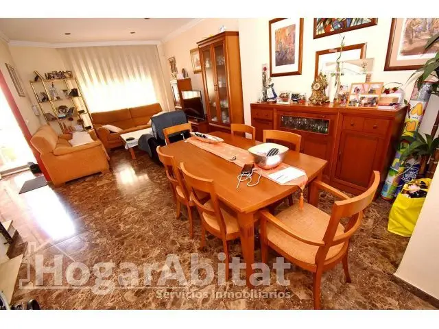 Adosado Seminuevo con Terraza y Garaje