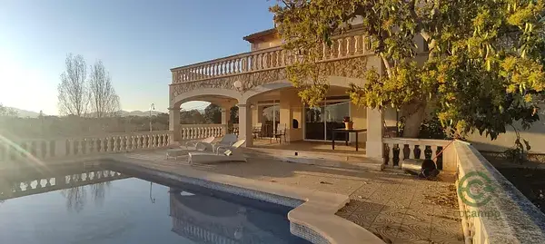 Finca Rústica con Piscina y Vistas al Mar en Mallorca