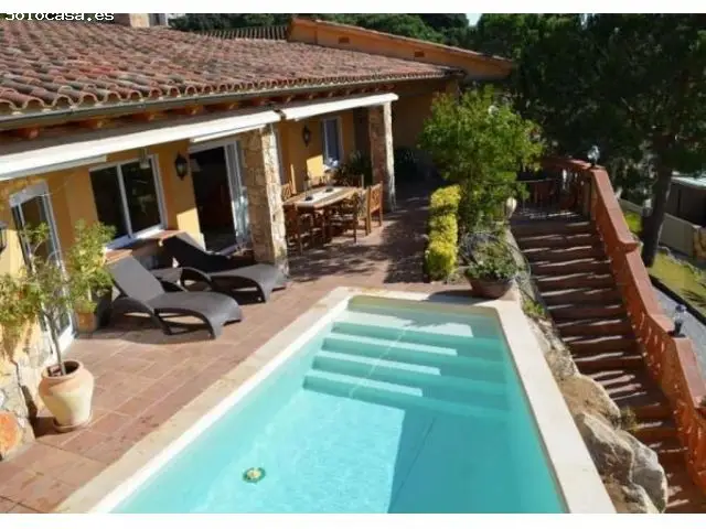 Chalet en Cala Canyelles con Vistas al Mar