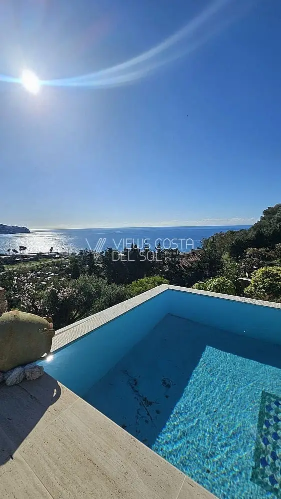 Villa de Lujo con Vistas al Mar en La Herradura
