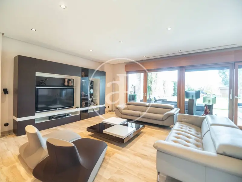 Villa de Lujo en Venta en Torre en Conill Valencia