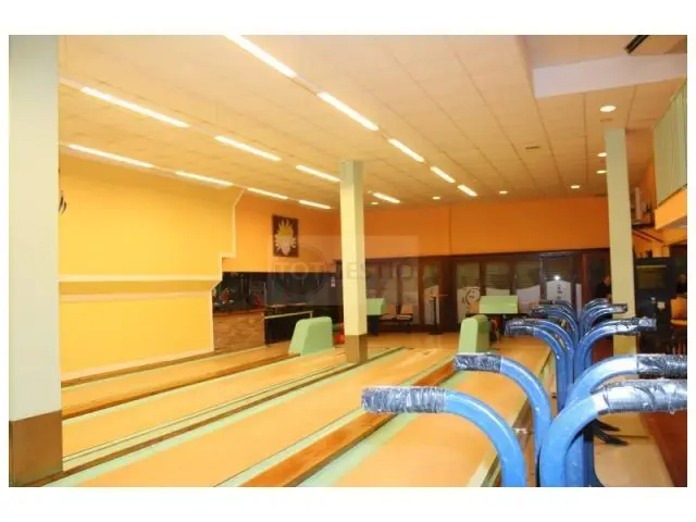 Centro Comercial en Tossa de Mar: Bolera, Bar y Vivienda