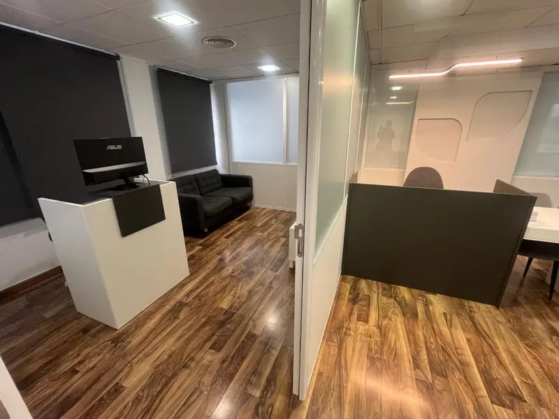 Oficina en Alquiler Centro Alicante 98m2 Plaza Luceros Reformada