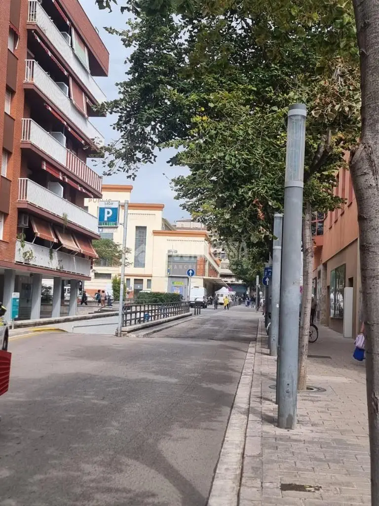 Box/plaza de garaje en venta en Carrer de Josep Llanza