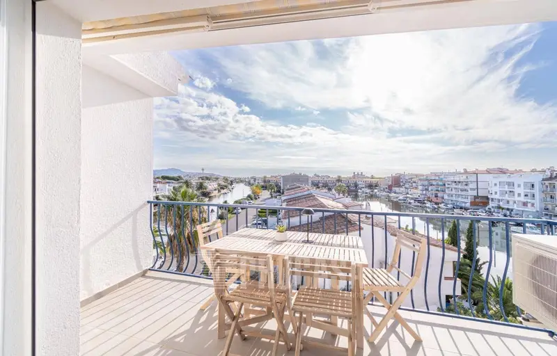 Apartamento Renovado en Empuriabrava con Amarre