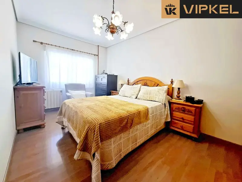 Piso en Venta en Narón con Garaje y Vistas Despejadas