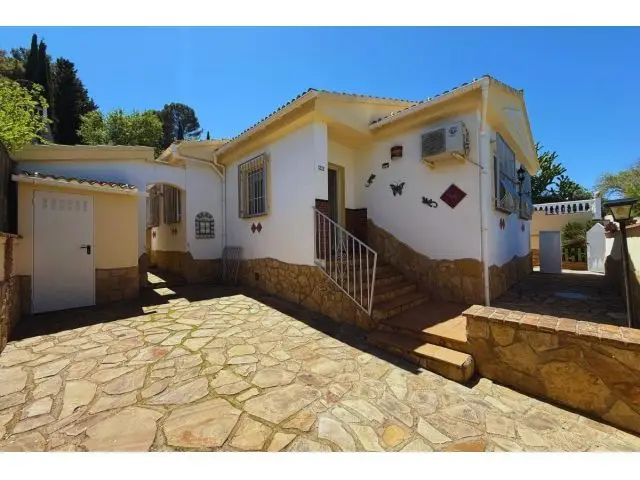 Villa en Moclin con Piscina - 3 Dormitorios - Amueblada