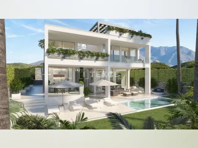 Villas de Lujo en Estepona Golf Valley con Vistas al Mar