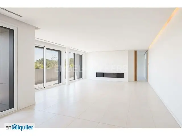 Alquiler Loft Lujo Piscina La Finca Madrid