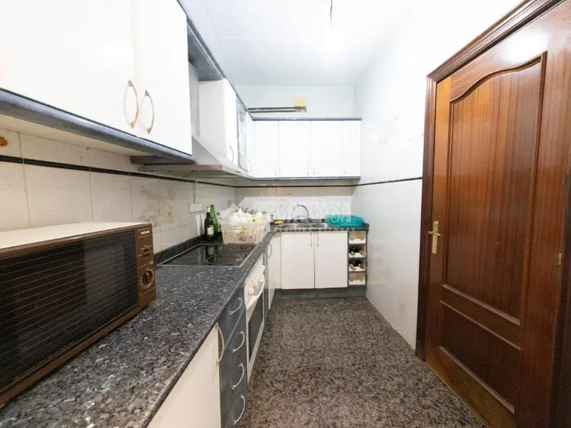 Piso en Venta en Cubelles con Local Comercial