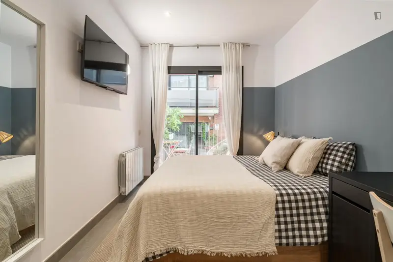 Habitacion Doble con Baño Privado y Balcon en Sants Montjuic