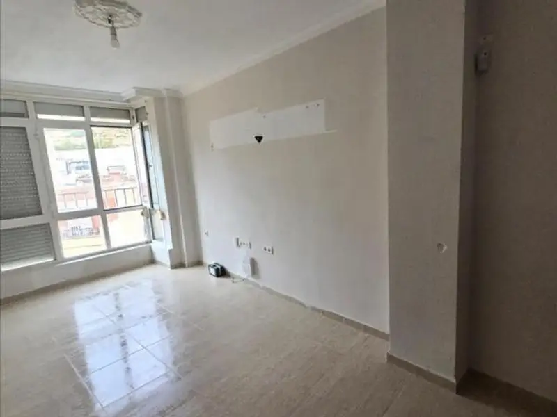 Piso en Venta en Almería  Amplio y Luminoso Ideal Familias