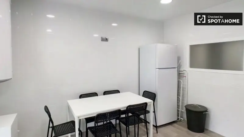 Apartamento 5 Dormitorios 1 Baño Madrid