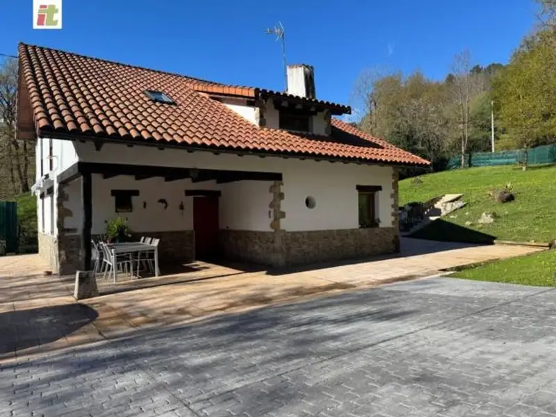 Baserri Reformado en Berango con Jardin y Barbacoa