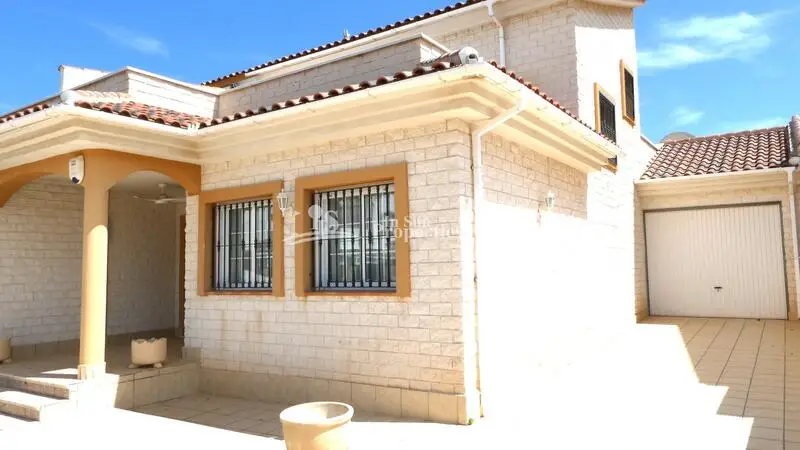 Villa de 3 Dormitorios en Orihuela Costa
