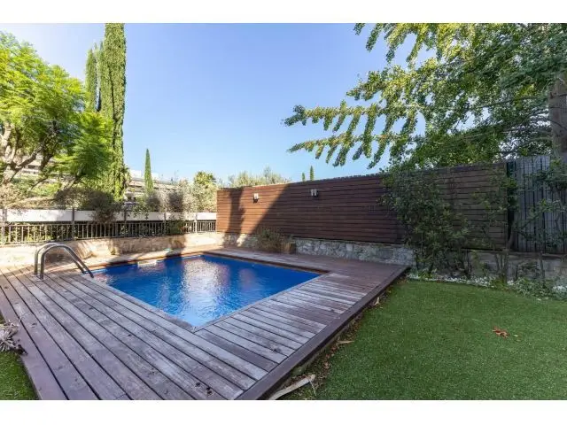 Espectacular Piso en Planta Baja con Jardin Privado en Complejo Residencial