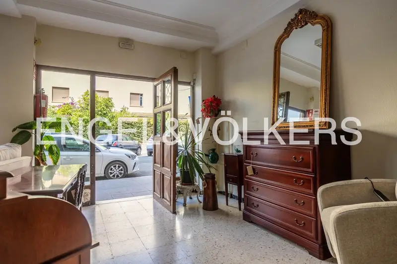 Local Comercial en Nervion Sevilla 165m2 2 Plazas Parking