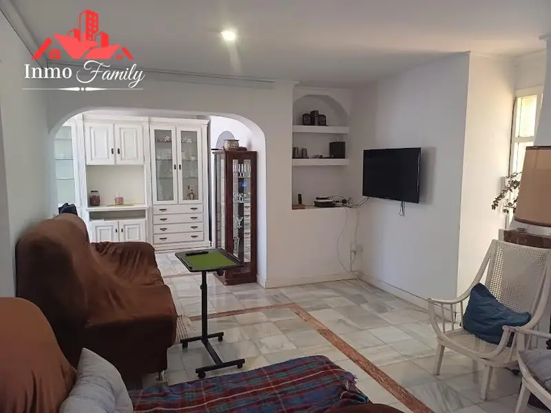 Chalet en Roquetas de Mar con 3 Dormitorios y Garaje